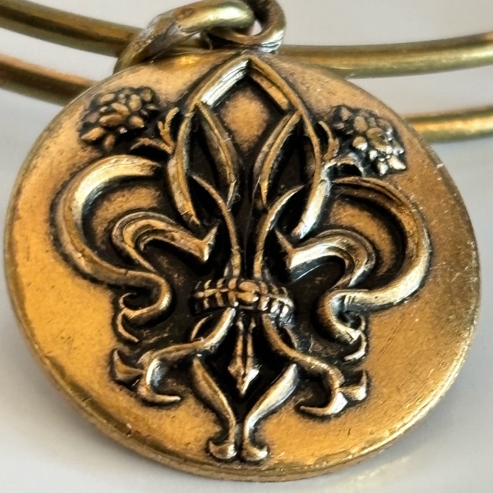 Alex and Ani charm brac Fleurs de lis